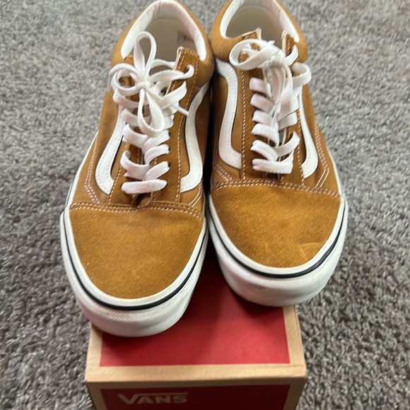 A suede classic vans, barely worn. As classic as it can get. - Picture 1 of 4